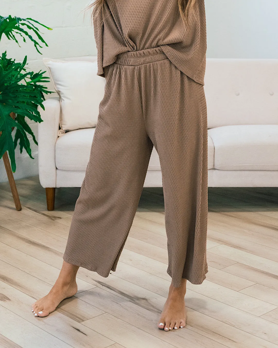 Darci Textured Ribbed Flowy Pants - Mocha FINAL SALE