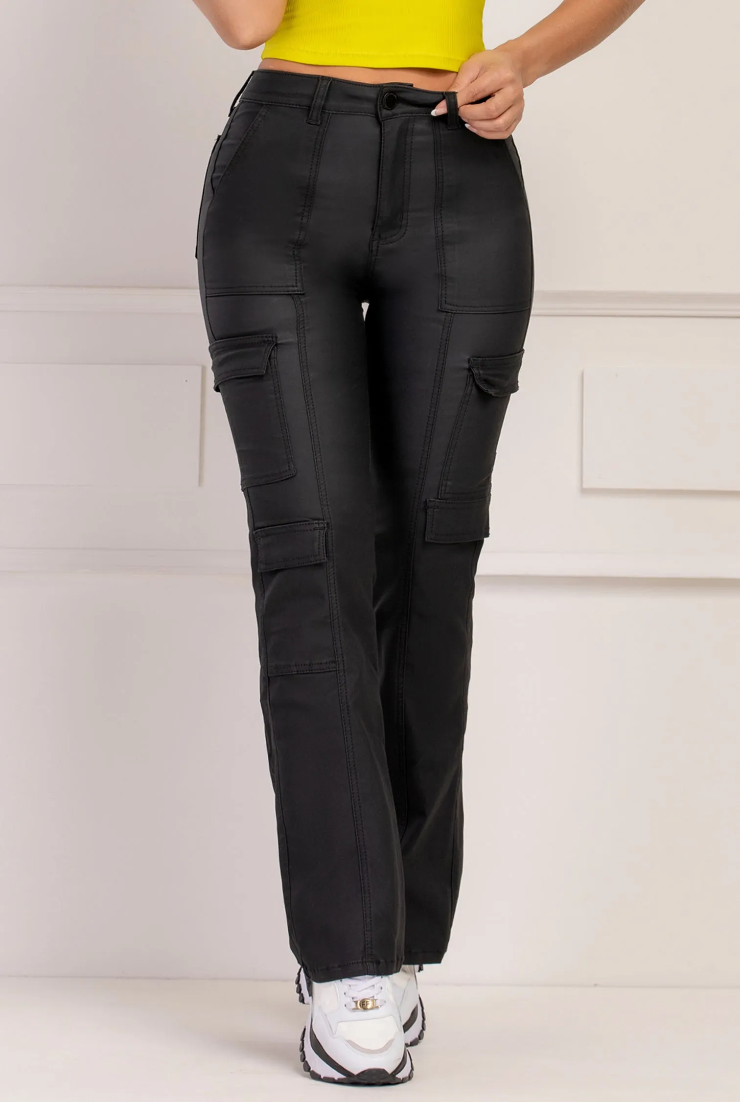 JEANS CARGO EFECTO CUERO REF 669